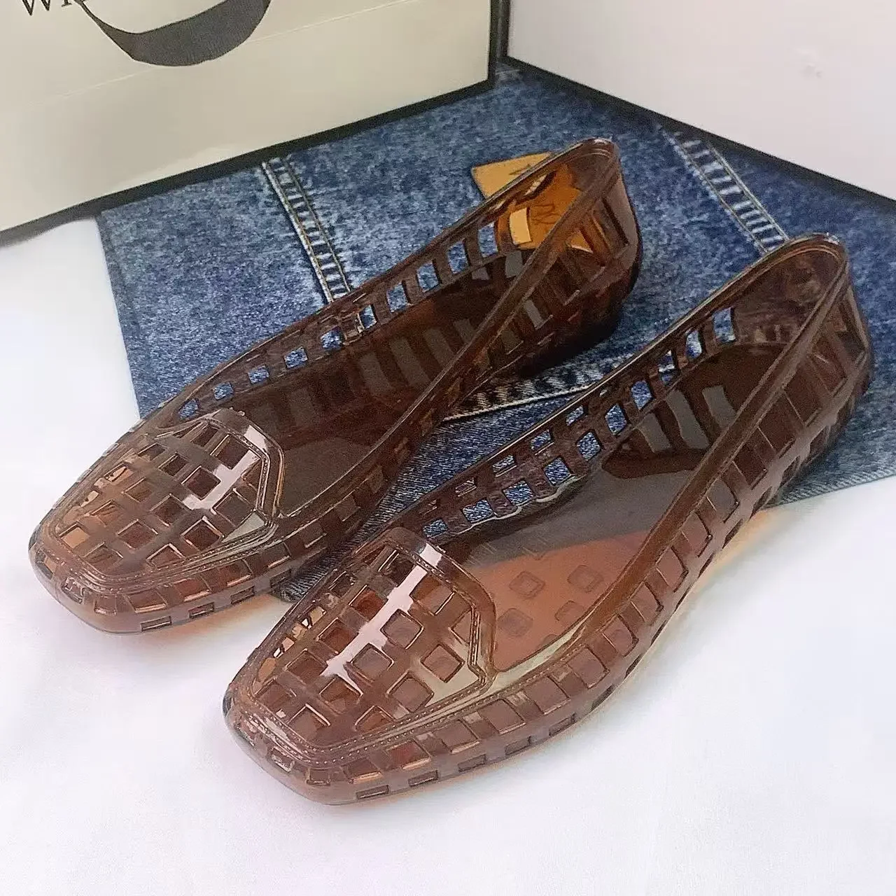 Neue koreanische transparente Kristall-Damenschuhe, geschlossene hohle Sandalen, weiche und modische rutschfeste Pantoffeln. – Detail 6