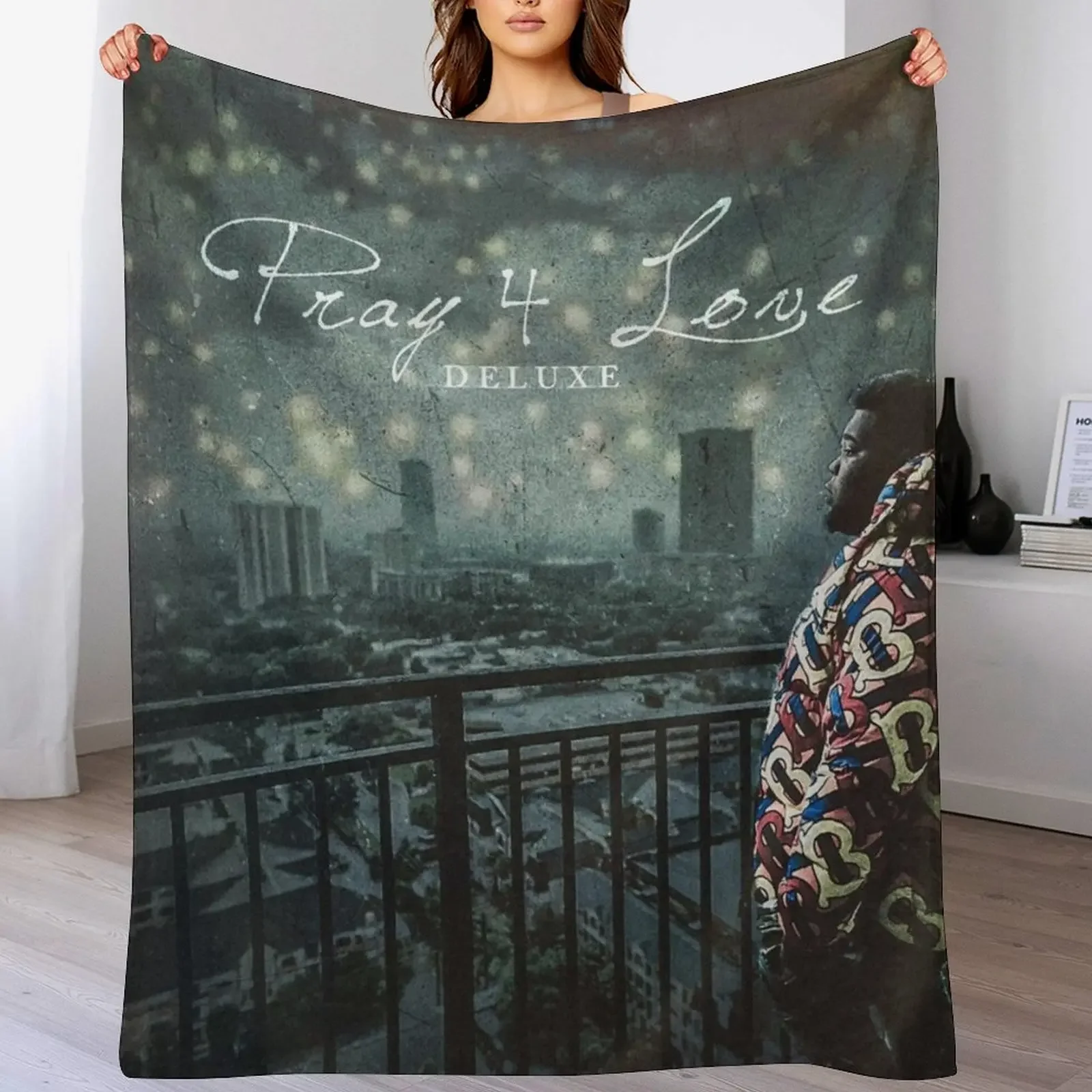 Deluxe of Bridge Throw Blanket Portable Lightweight Blanket for Travel Camping