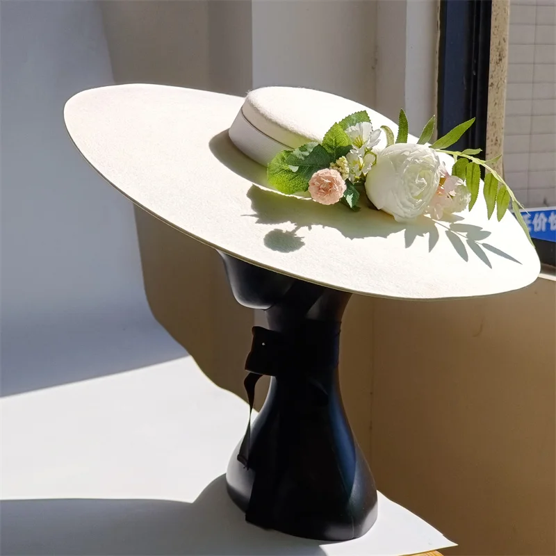 Braut Hut Weiß Simulation Blume Wolle Hut Abnehmbare Flache Top Weibliche Bühne Winter Strap frauen Hochzeit Hut