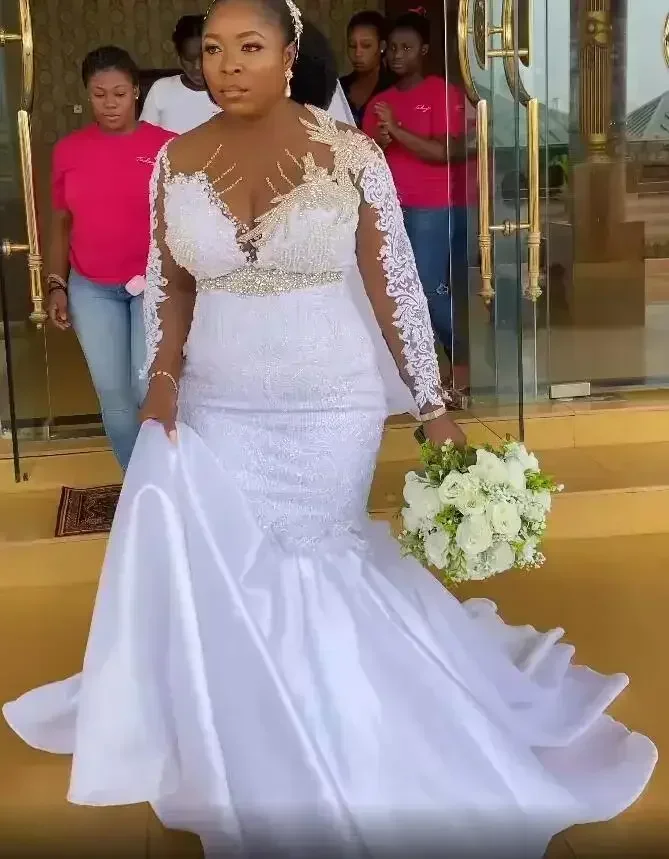 Vestidos de novia de talla grande de sirena personalizados, vestido de novia africano de manga larga de satén con cuello de joya, tren de barrido, encaje con cuentas de cristales