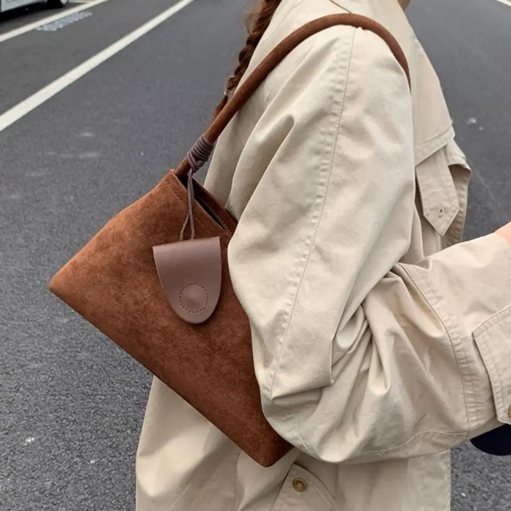 حقيبة إبط من البولي يوريثان غير اللامعة على الطراز الكوري مع حامل نظارات بلون سادة وحقيبة يد ذات سعة كبيرة من جلد البولي يوريثان