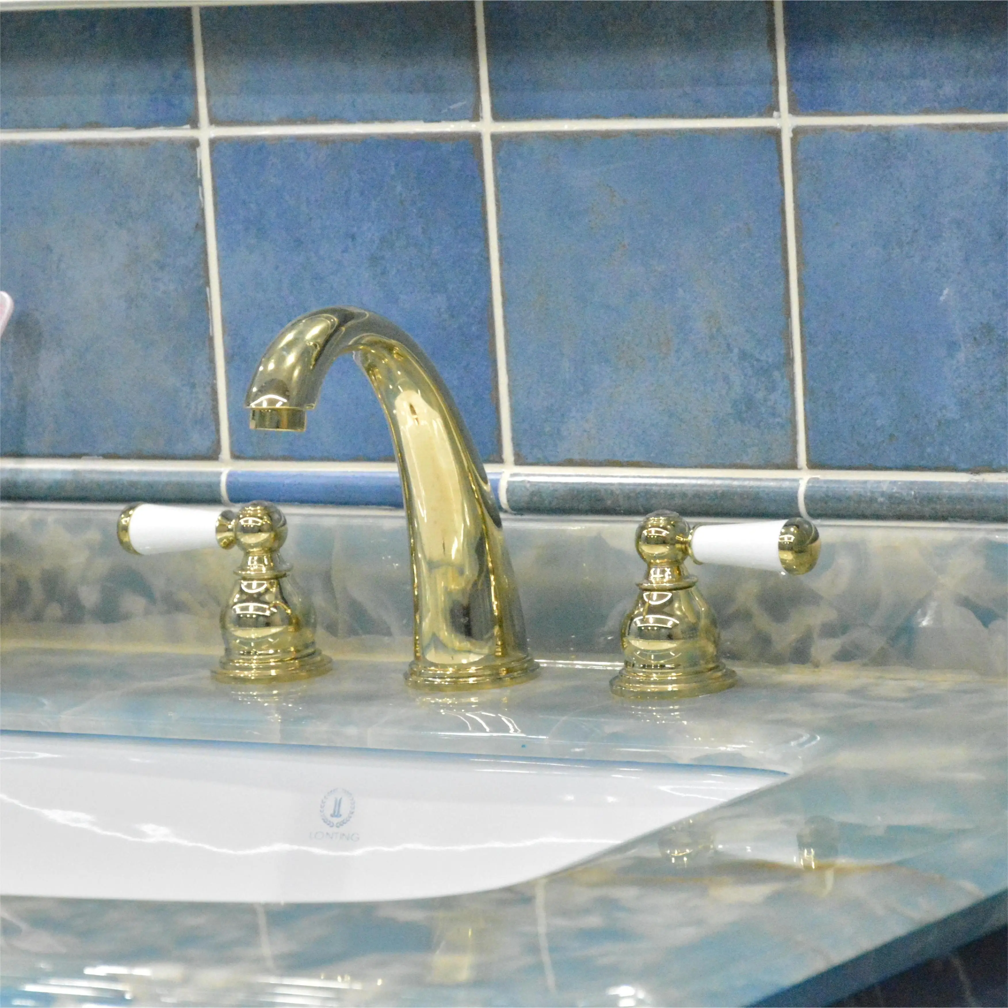 2025 Factory Price High-end Classical Brass  Chrome Taps Two Handle 3 Hose Deck Mounted 5 Years Warranty Basin Faucet