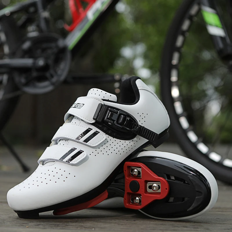 Men\'s bicycle shoes are compatible with Pelaton road bicycles. Pelaton shoes, cycling shoes, and pre installed triangle shoes fo