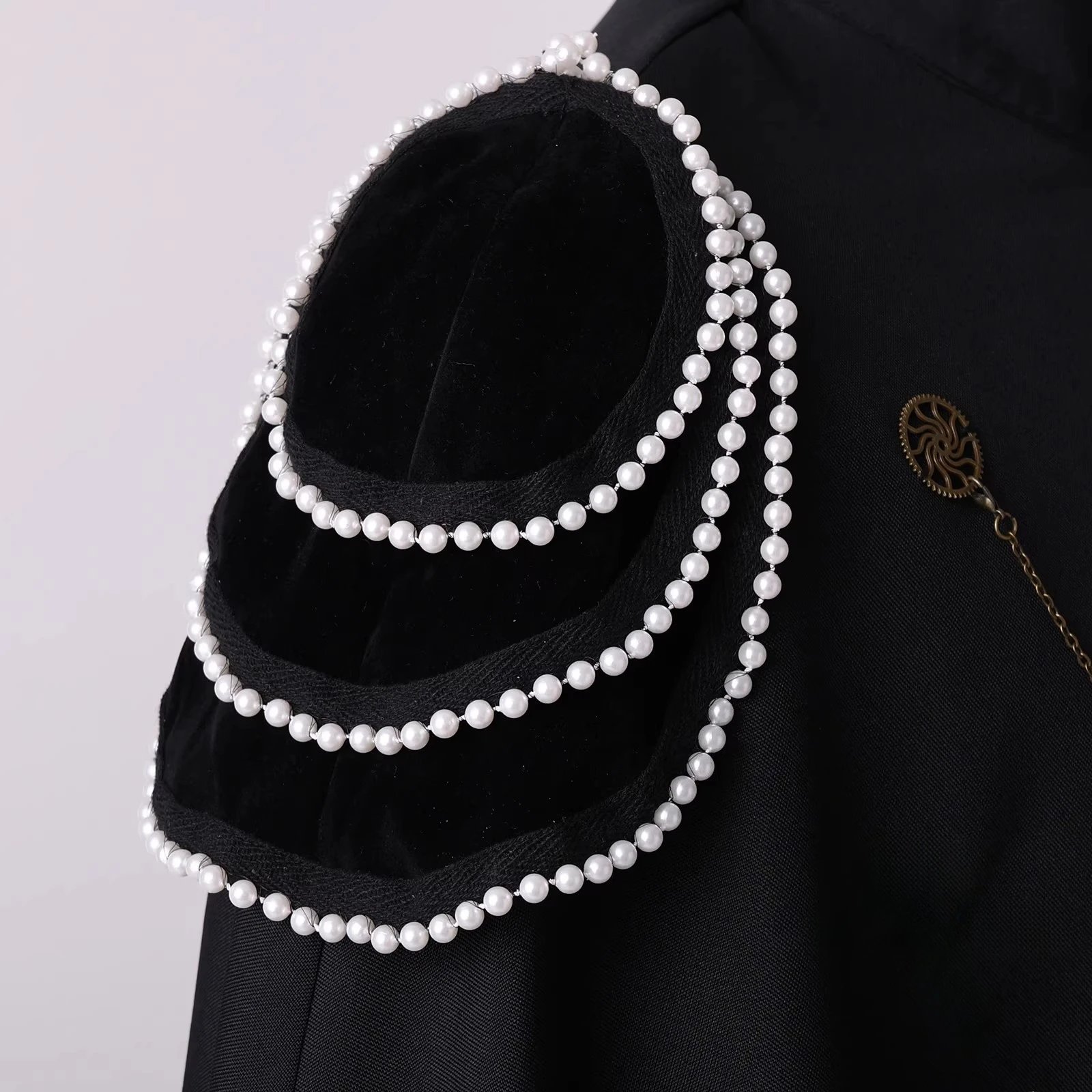 Men Women Cloaks With Medieval European Royal  Padded Shoulders Pearl Curtains Gear Chains Performance Costume