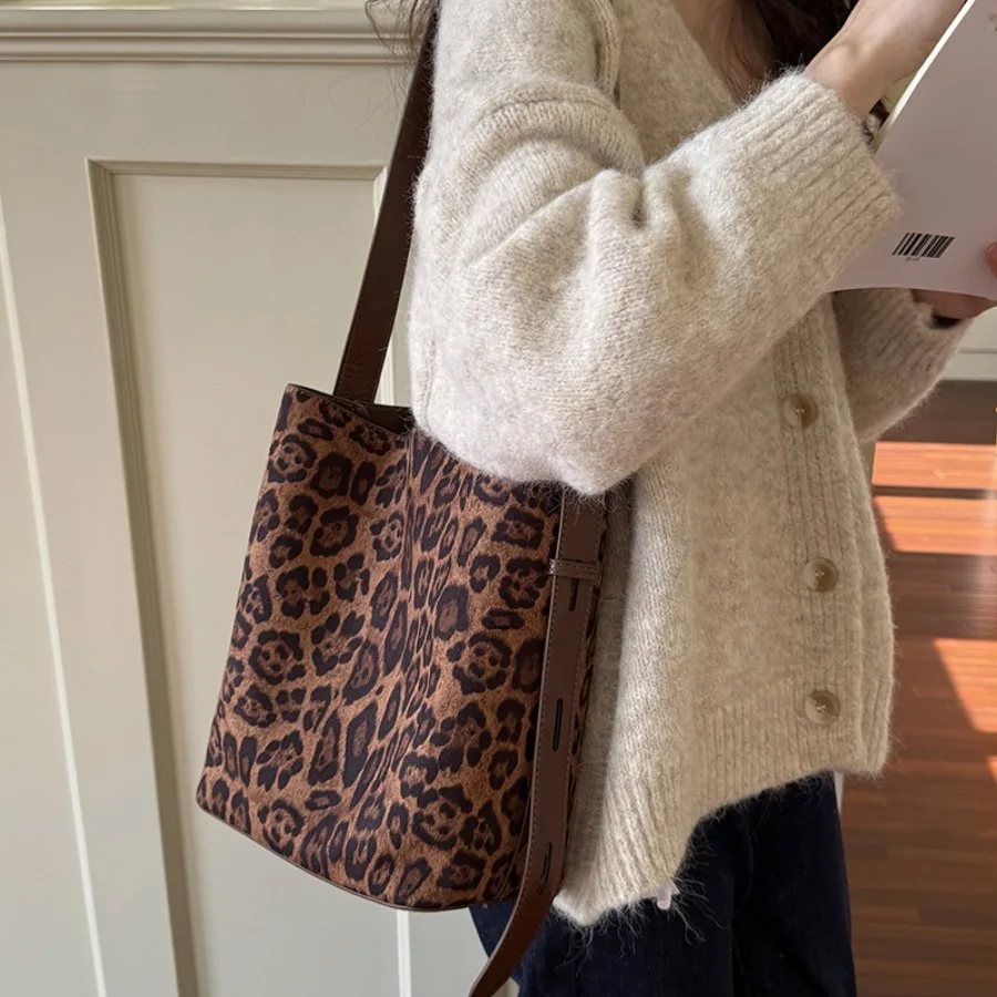 

Korean Niche Instagram Suede Vintage Fashion Leopard Print Bucket Bag - Versatile Women's Shoulder Crossbody Tote Bags