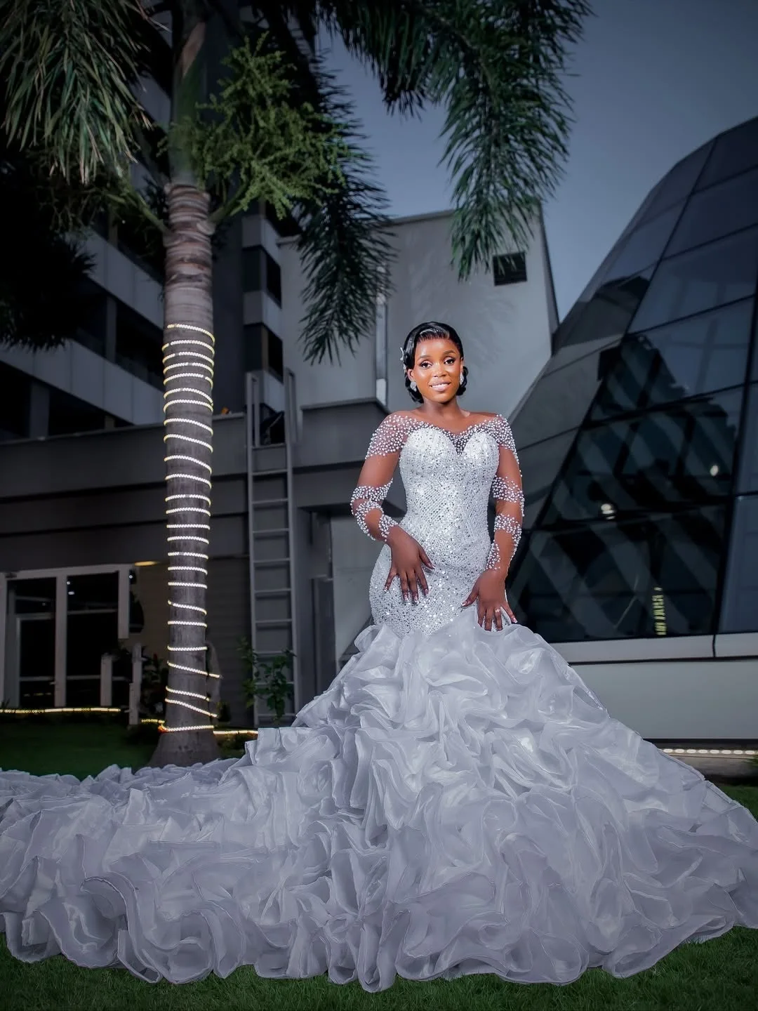 

Свадебное платье с блестящими бусинами и жемчугом по индивидуальному заказу, халат со шлейфом, свадебное платье с длинными рукавами и каскадными оборками