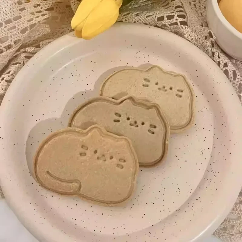 Cute Cat Cookie Mold Cartoon Cat Shape Cookie Stamp Fondant Cake Decoration Tools 3D Hand Pressure Plastic Biscuit Molds