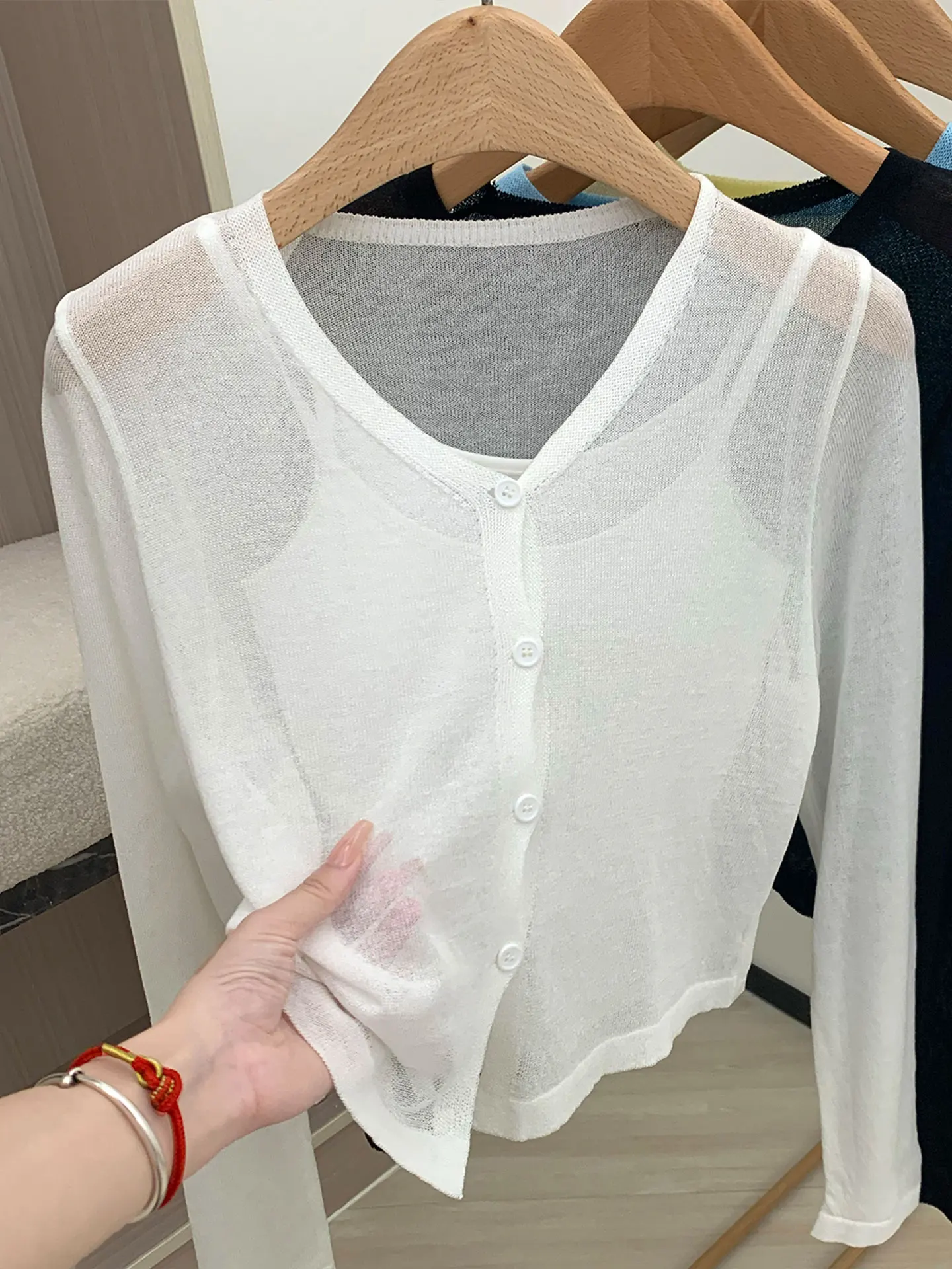 

White Ice Silk Knitted ort Thin Summer Cardigan Women's Outerwear Sun Protection Top V-Ne Long Sve Korean Sle