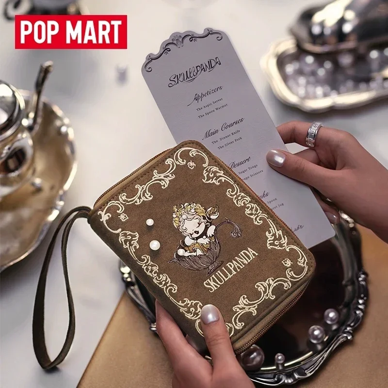 POP MART SKULLPANDA Seria The Feast Begins Etui na paszport Modny losowy zestaw figurki niespodzianka Mystery Box Figurka akcji Prezent niespodzianka