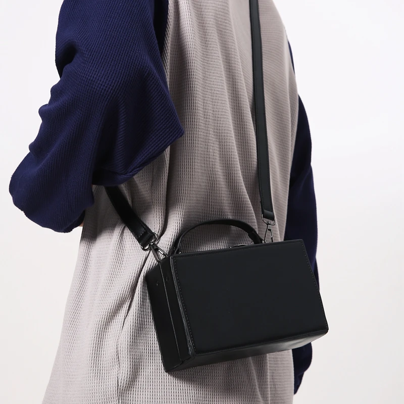 

Couple's Crossbody Bag Doctor Bag Shape Comfortable Handle Lockable Handbag Waterproof PU Bag for Date Party School Sling Bag