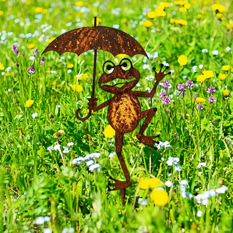Charming retro metal frog with umbrella, no power needed. Perfect for garden, patio, or Halloween decor. Ideal gift!