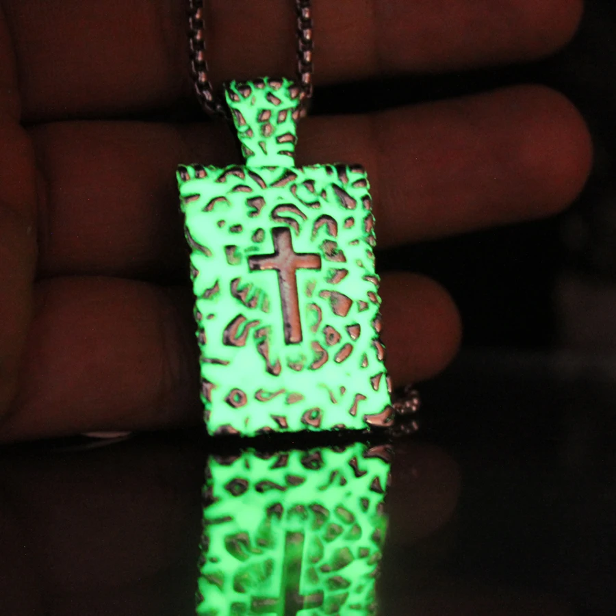 Glowing Cross Necklaces Chain Necklace Glow In The Dark Luminous Magmatic Fissure Club Bar MEN Boys Pendants & Necklaces