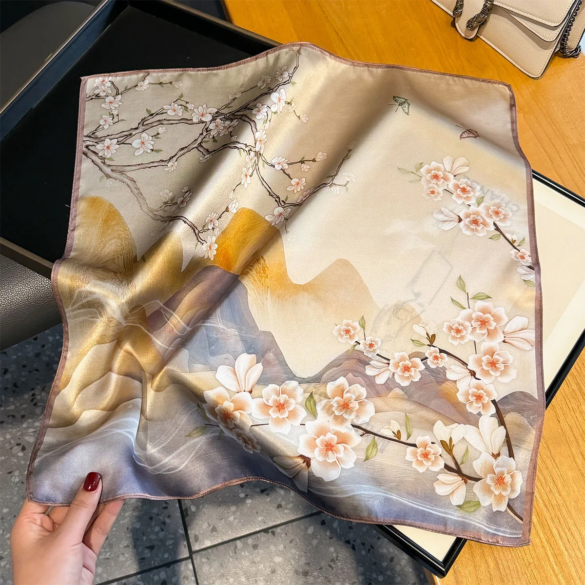 

New Luxury Brand 100% Natural Silk Square Scarf Women Bandana Headscarf Scarves Square Neck Foulard Wraps femme schals bufanda