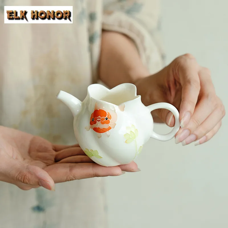 

150ml Pile Carved Pure Hand-painted Ranchu Goldfish Tea Pitcher Pour Tea Chahai Dispenser Justice Cup Fair Mug Tea Services Gift