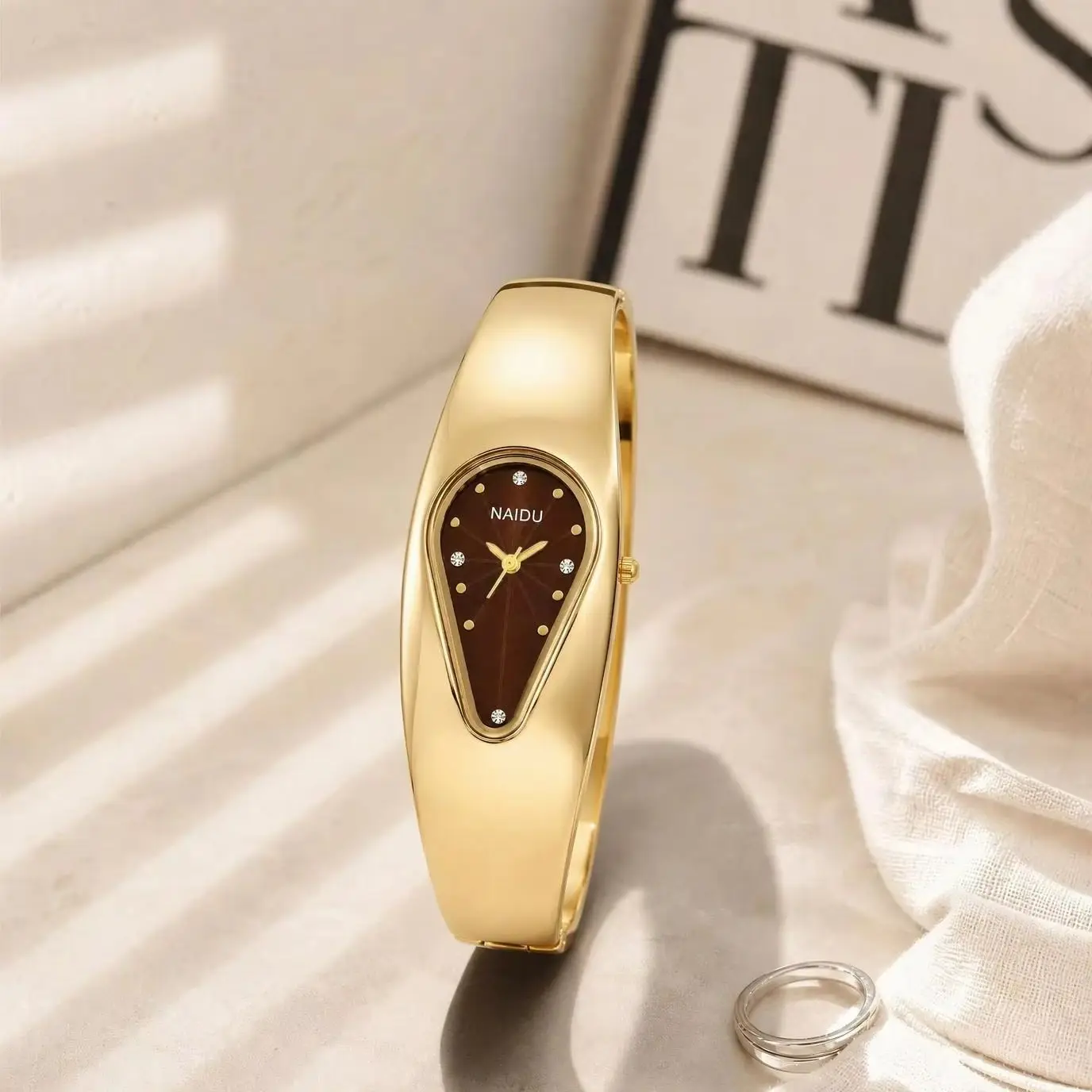 Fashionable Metal Open Bracelet-Style Women's Watch, Water Drop-Shaped Dial Quartz Bracelet Watch, Simple and Elegant Women's Decorative Watch, Gift Idea
