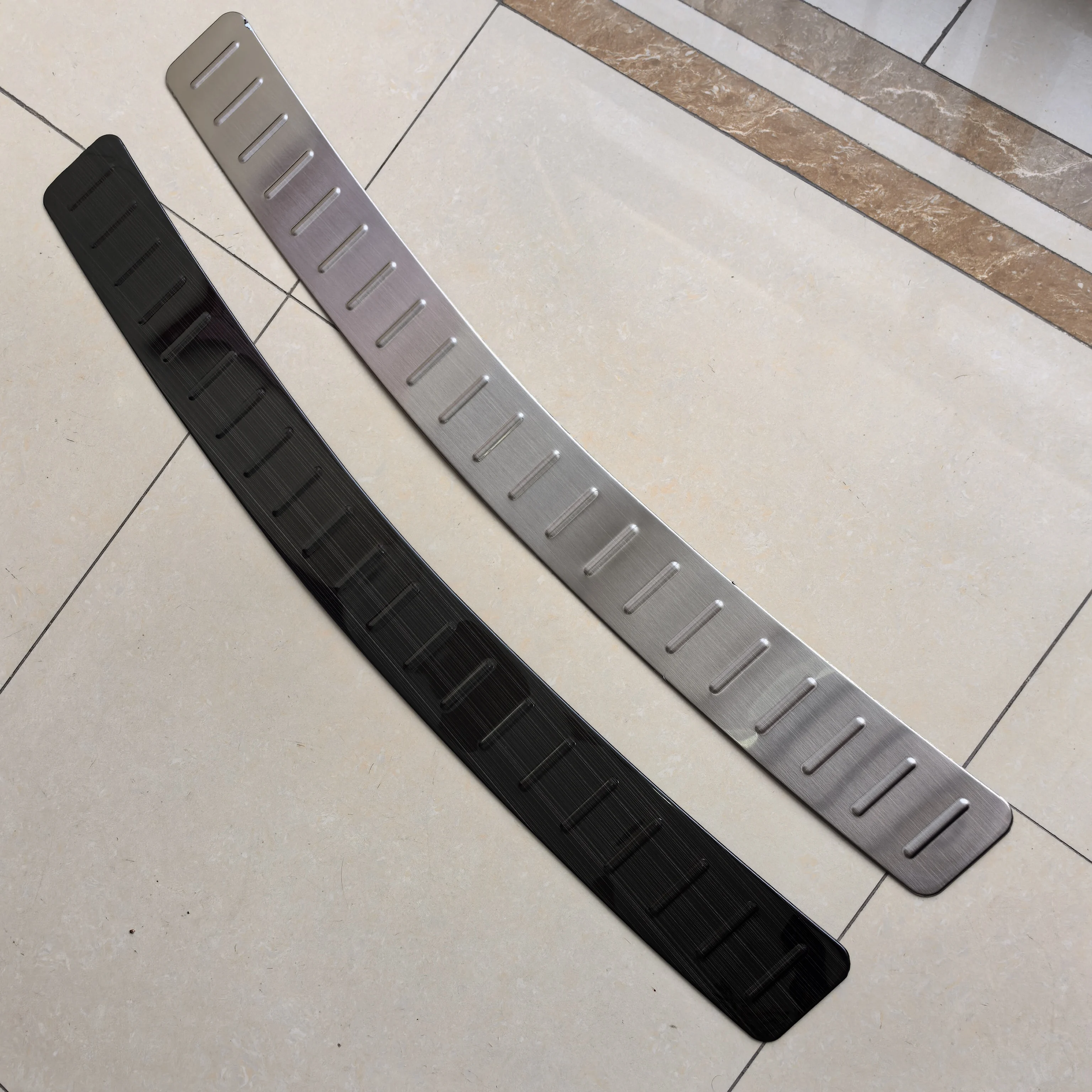 

Stainless steel For Buick Encore Rear Bumper Protector Sill Rear boot guard Trim car Accessories 2013 2014 2015 2016 2017 2018