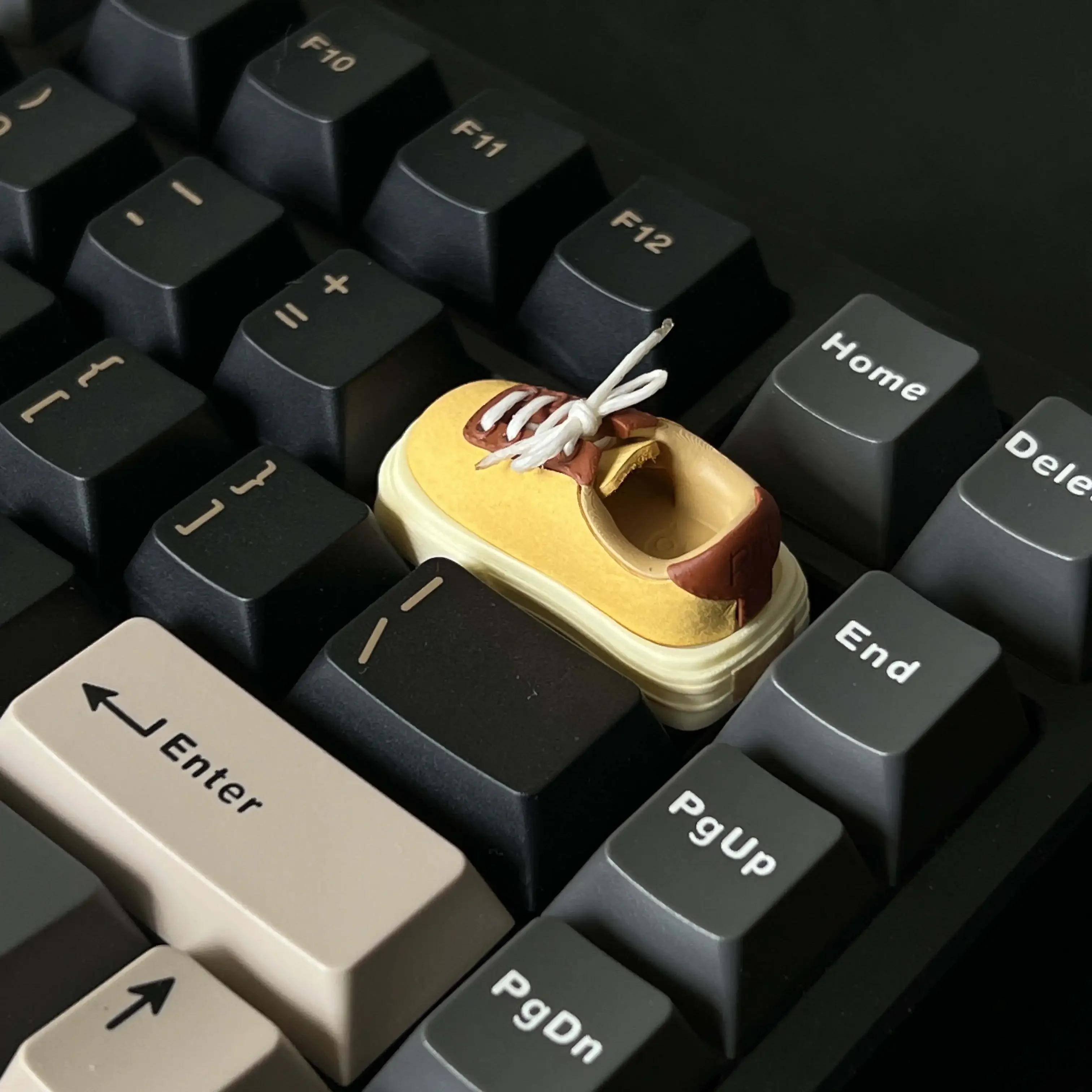 

Leather small leather shoes personalized keycap 2U backspace creative mechanical keyboard keycap single leather keycap rocket ha