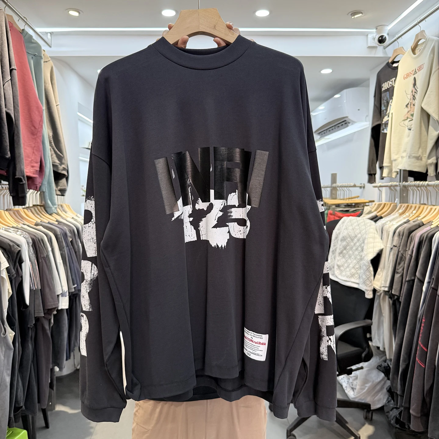 

Vintage Waed Distred Letter Print round Ne Long Sve T-irt Loose Fit Casual Streetwear for Men And Women