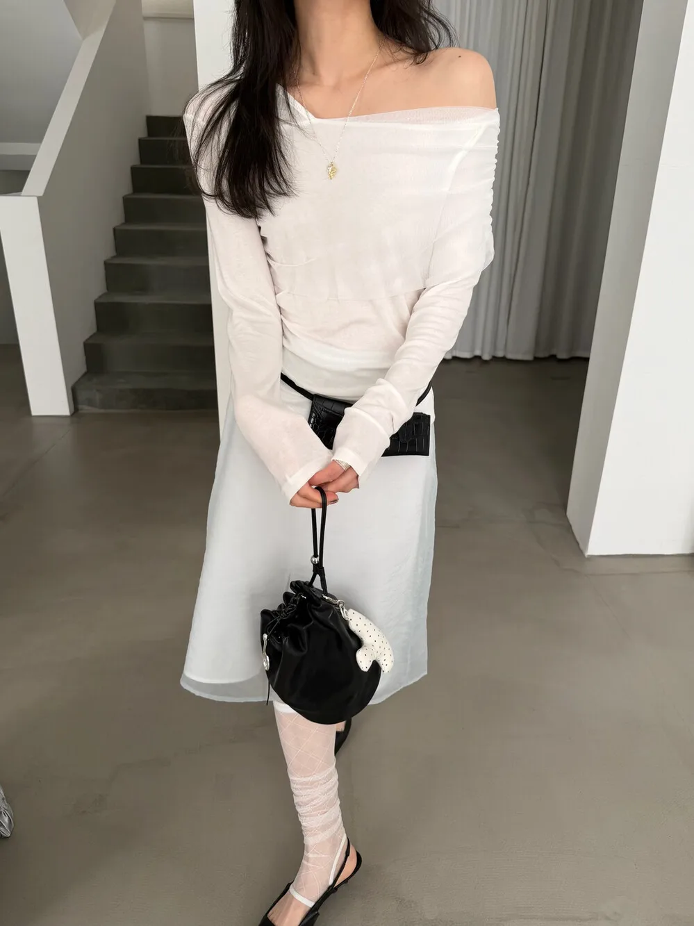 

Lilian Pure Desire Style Off-Shoulder Mesh Top Women's Slim Fit Shirt Long Sleeve Breathable Skin-Friendly Spring Fashion