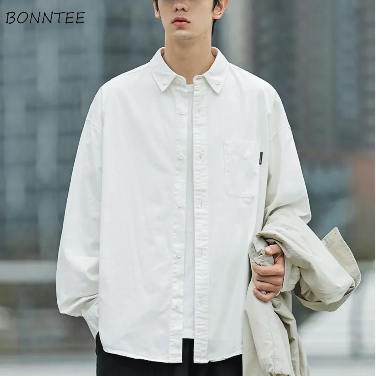 

Белые простые рубашки для мужчин, мешковатые повседневные рубашки-карго, корейская мода с длинным рукавом, крутые свободные рубашки в стиле Харадзюку, нежные универсальные шикарные рубашки