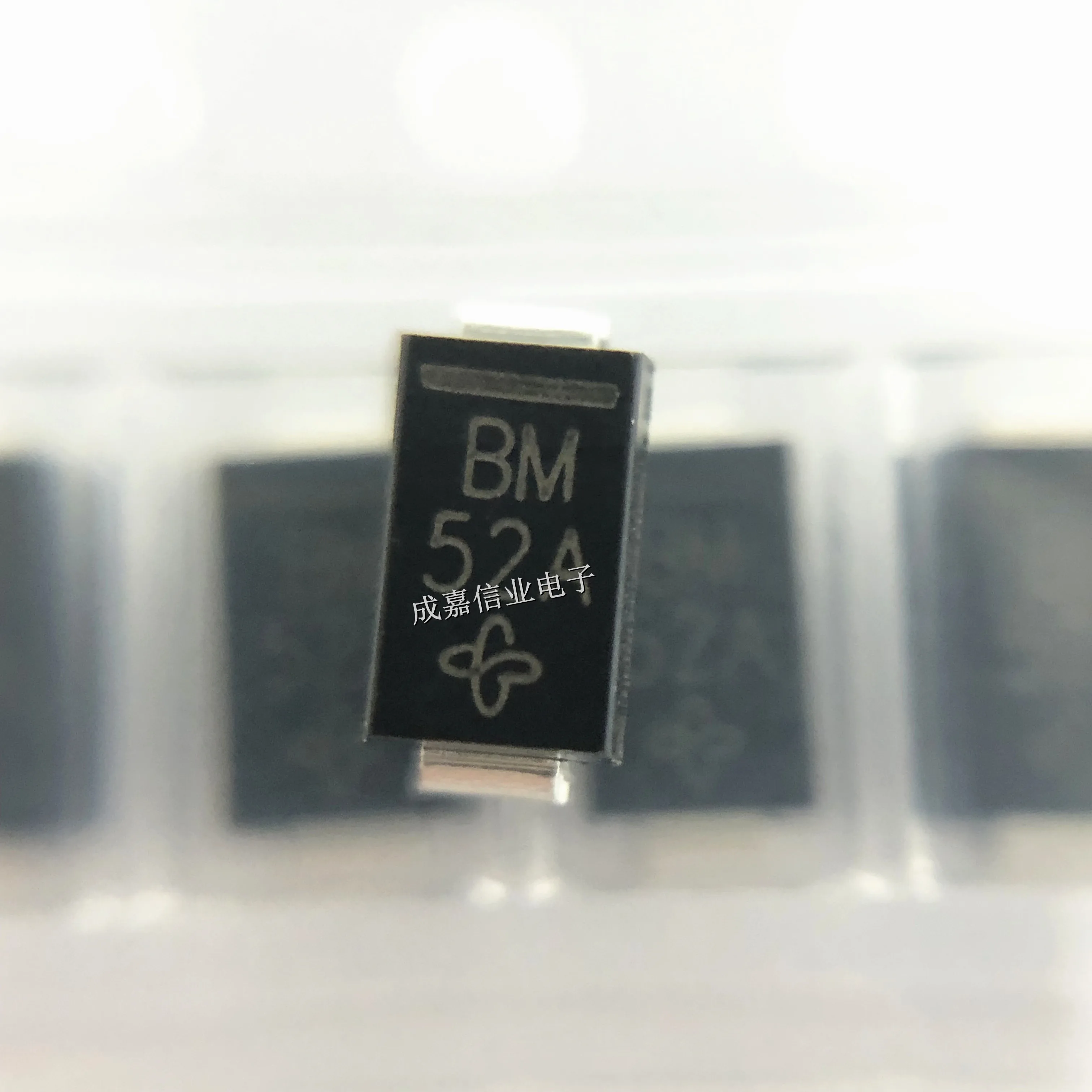 100pcs/Lot SMAJ15A-E3/61 DO-214AC-2 SMA MARKING;BM ESD Protection Diodes / TVS Diodes 400W 15V 5%