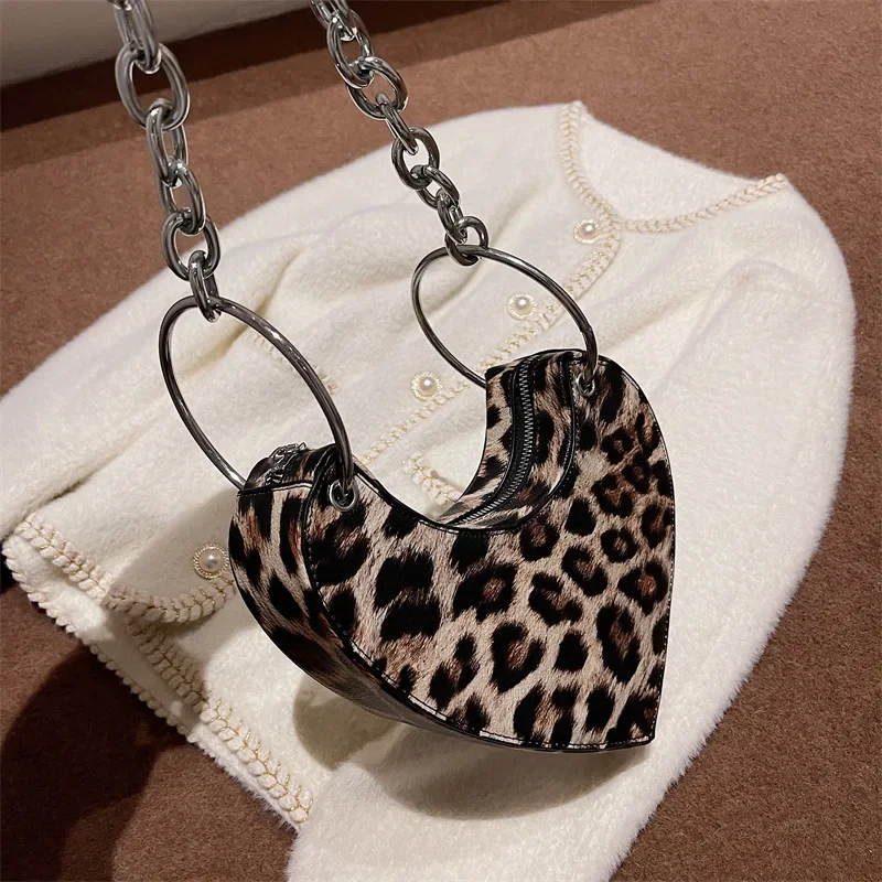 Designer Thick Chain Handbags Women Luxury Ladies Heart Shaped Shoulder Bag Cute Female Clutch Purse Fashion Love Underarm Bag