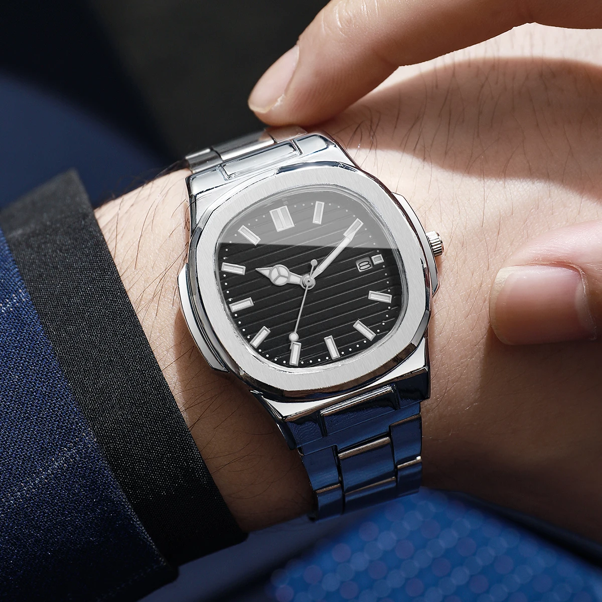 4pcs/set Men's Watch Classic Fashion Square Scale Calendar Dial Trendy Handsome Quartz Watch Combination Set ( Box Not Included)