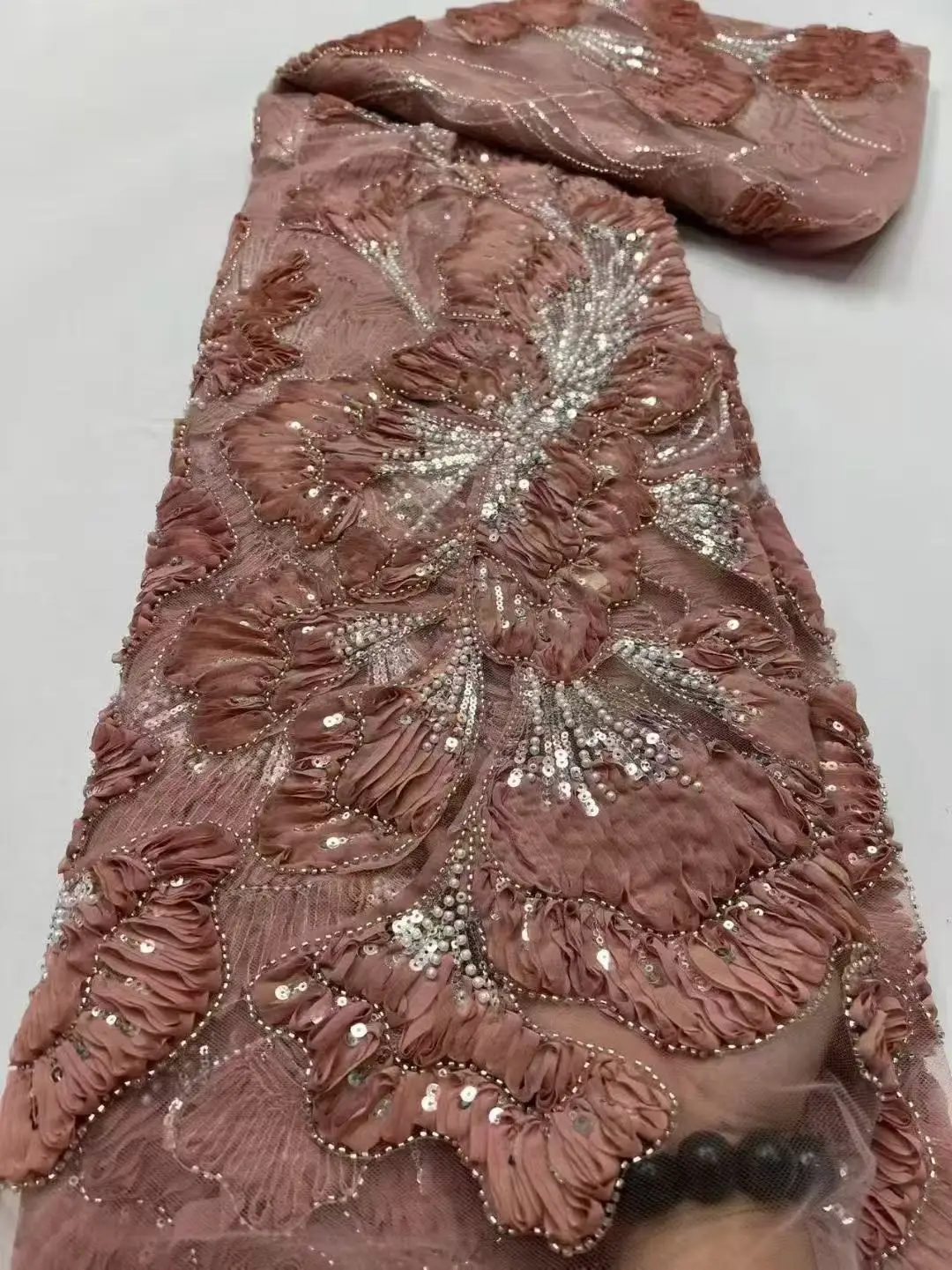 

Роскошная африканская кружевная ткань с блестками 2026, высококачественная нигерийская сетчатая вышивка бисером для женских свадебных и праздничных платьев