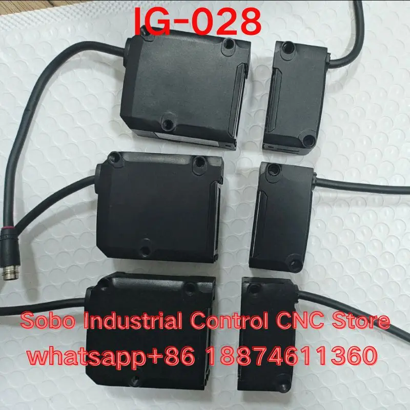 Second-hand   test Ok KEYENCE IG-028 Laser Sensor