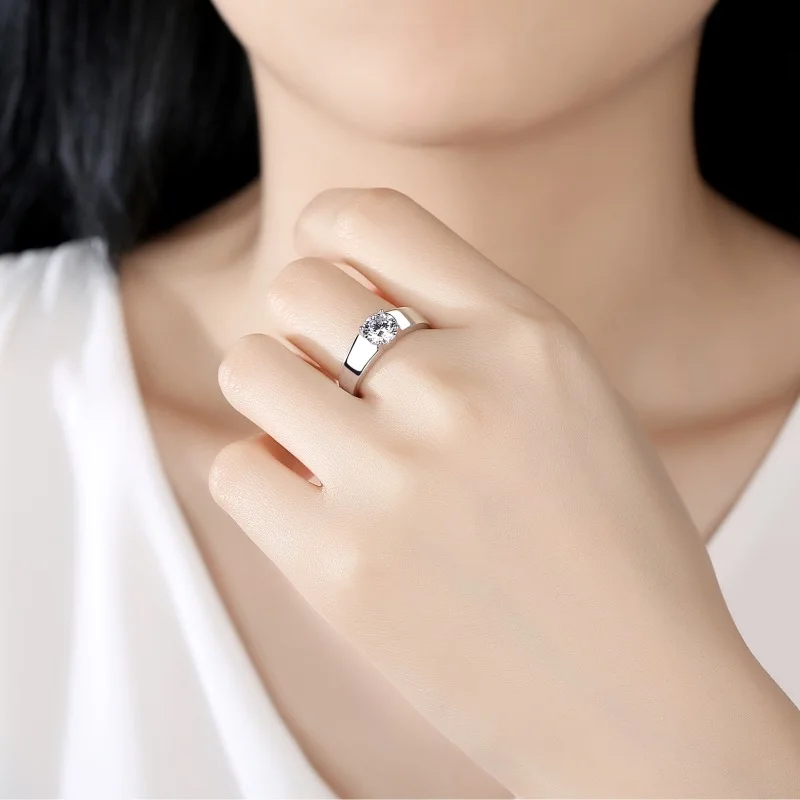 New PT950 Four-Prong Men's Ring with 50-Point (1-Carat) Moissanite