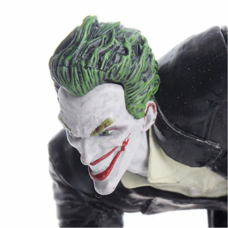 15cm The Dark Knight Joker Fancy Dress Bending down to grab a knife Statue Action Figure collection model toy