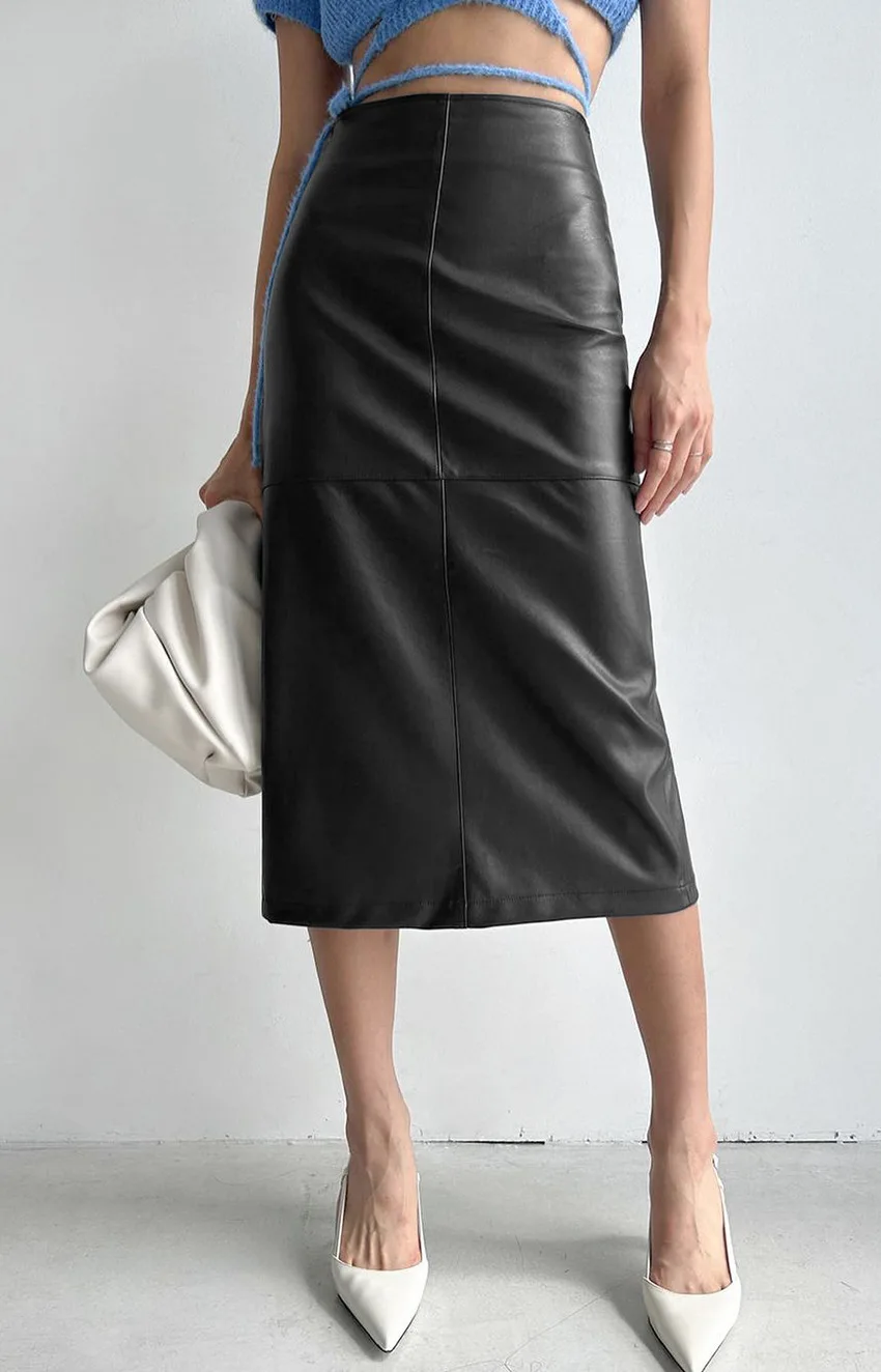 French khaki PU hip hugging leather skirt with fleece for autumn and winter 2024, mid to long style with high-end hip hugging