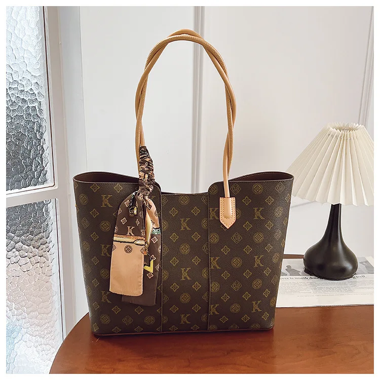 2025 Fall Winter Luxe Tote Bag, Spacious Commuter Purse for Women, Elegant Crossbody Bag, Minimalist Day-to-Night Tote, Textured