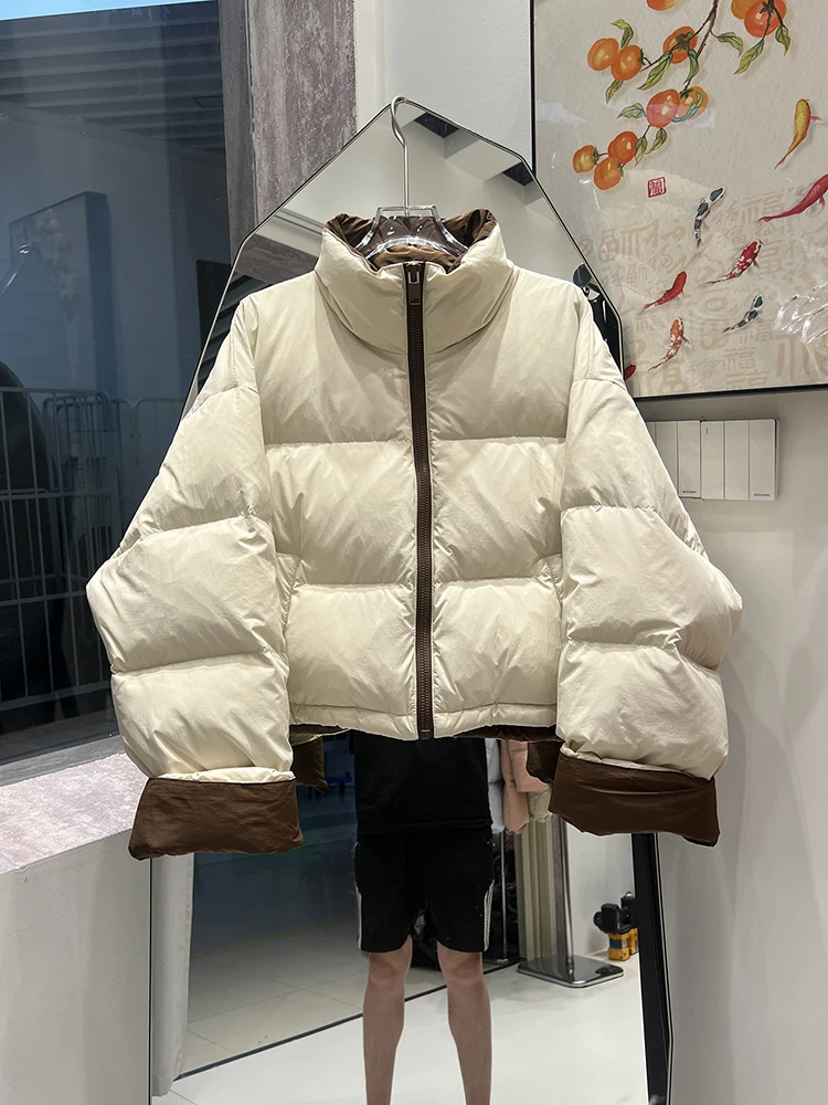 2025 Nuovo piumino corto invernale da donna edizione coreana moda colletto rialzato giacca da pane spessa allentata in colore a contrasto