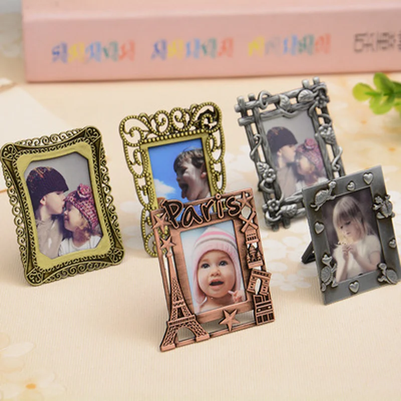 Alloy Photo Frame Mini Keyring Keychain Fob Frames for Picture Retro Baroque Photo Display Frame Desk Decoration Gift Home Decor