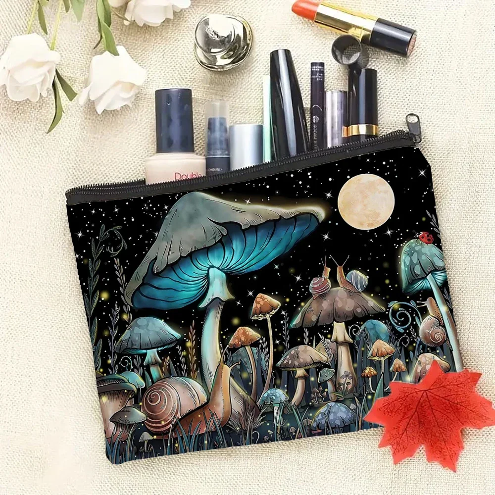 Mushroom Patterned Makeup Bag with Zipper Closure, Casual Style Large Toiletry Pouch for Women Poppy Cosmetic Bag for Travel Bag
