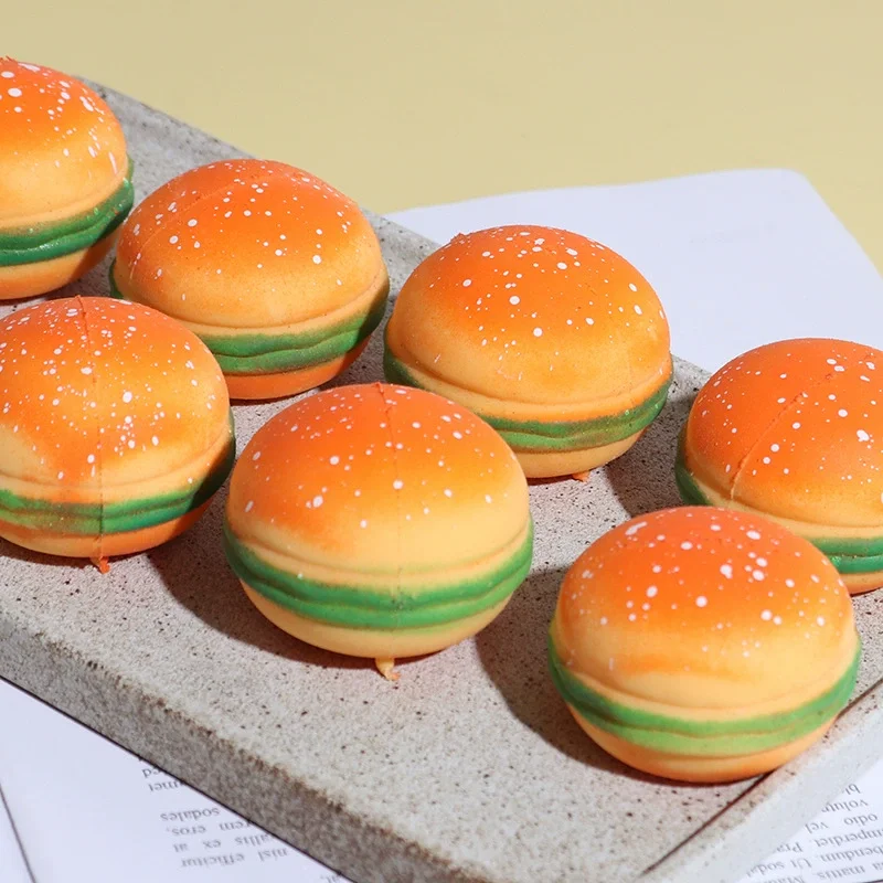 Niedlicher, weicher und entzückender Burger-Stressball, sensorisches Spielzeug für Autisten, Stressabbau-Spielzeug für Erwachsene, Quetschspielzeug zur Entspannung, Weihnachtsfeier