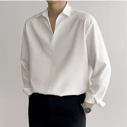 Coreano nuovo risvolto piccolo V Design uomo camicie estate manica lunga drappeggiato camicia Casual uomo sciolto tinta unita camicie bianche per gli uomini