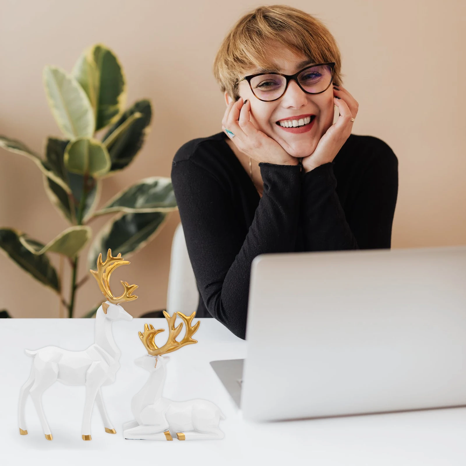 

1Pair Elk Ornament Desktop Adornment Beautiful Xmas Decor Tabletop Deer Decoration Home Party Supply Elk Decor