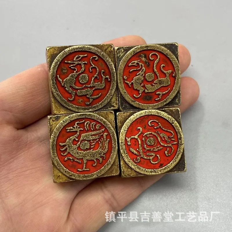 

Antique Copper Seal Four Beasts Seal Patinaed Old Dao Seal Pendant Handheld Piece Single Random Delivery