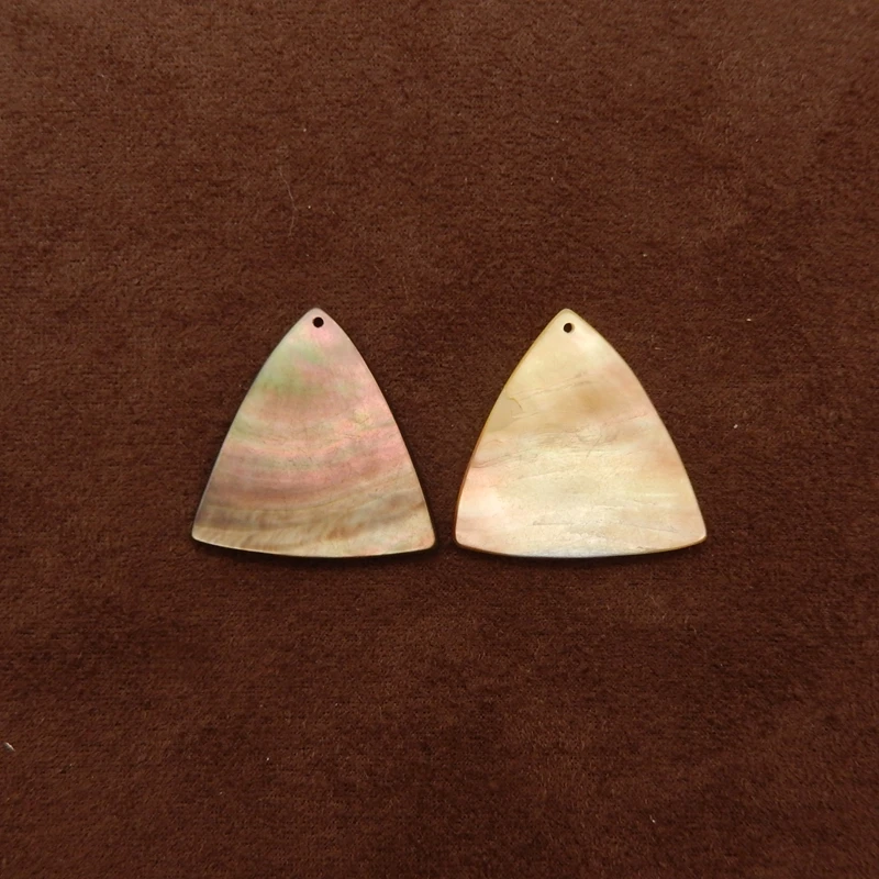 

2PCS Natural Shell Triangular Pendants Iridescent Pink-Beige Mother of Pearl 27x26x2mm 4.5g for Handmade Earrings Coastal Decor