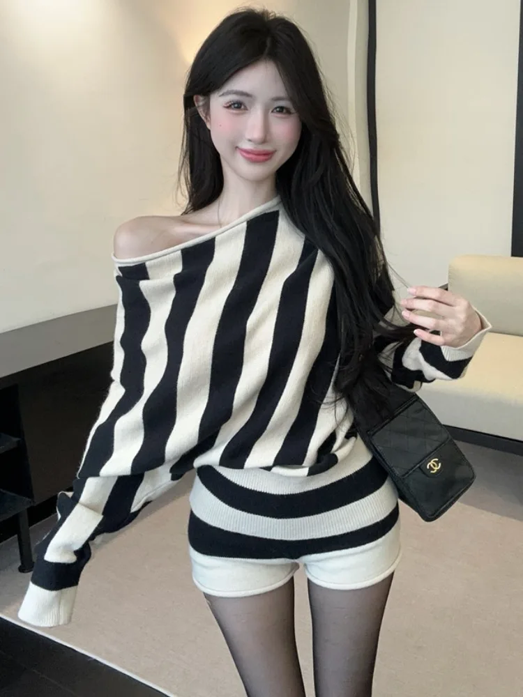 

Sexy Shoulder Bared Long Sleeve Sweater And Shorts Two Piece Set Women's Loose Elastic Waist Design Korean Style Commute