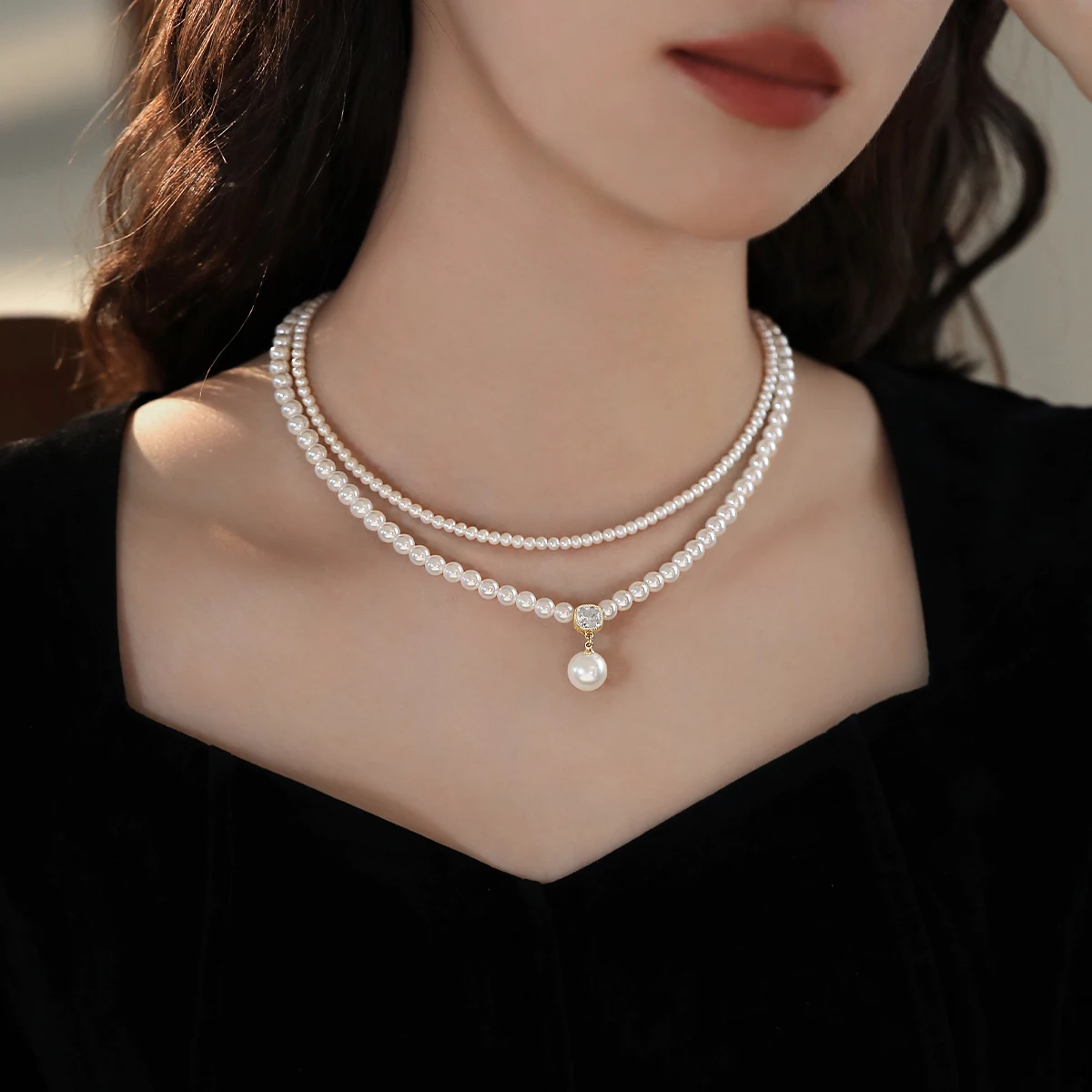 2025 Trendige doppelschichtige Imitationsperlen-Perlen-Halskette, elegante Accessoires für Damen, sexy Schlüsselbeinkette, leichter Luxus-Schmuck – Detail 8