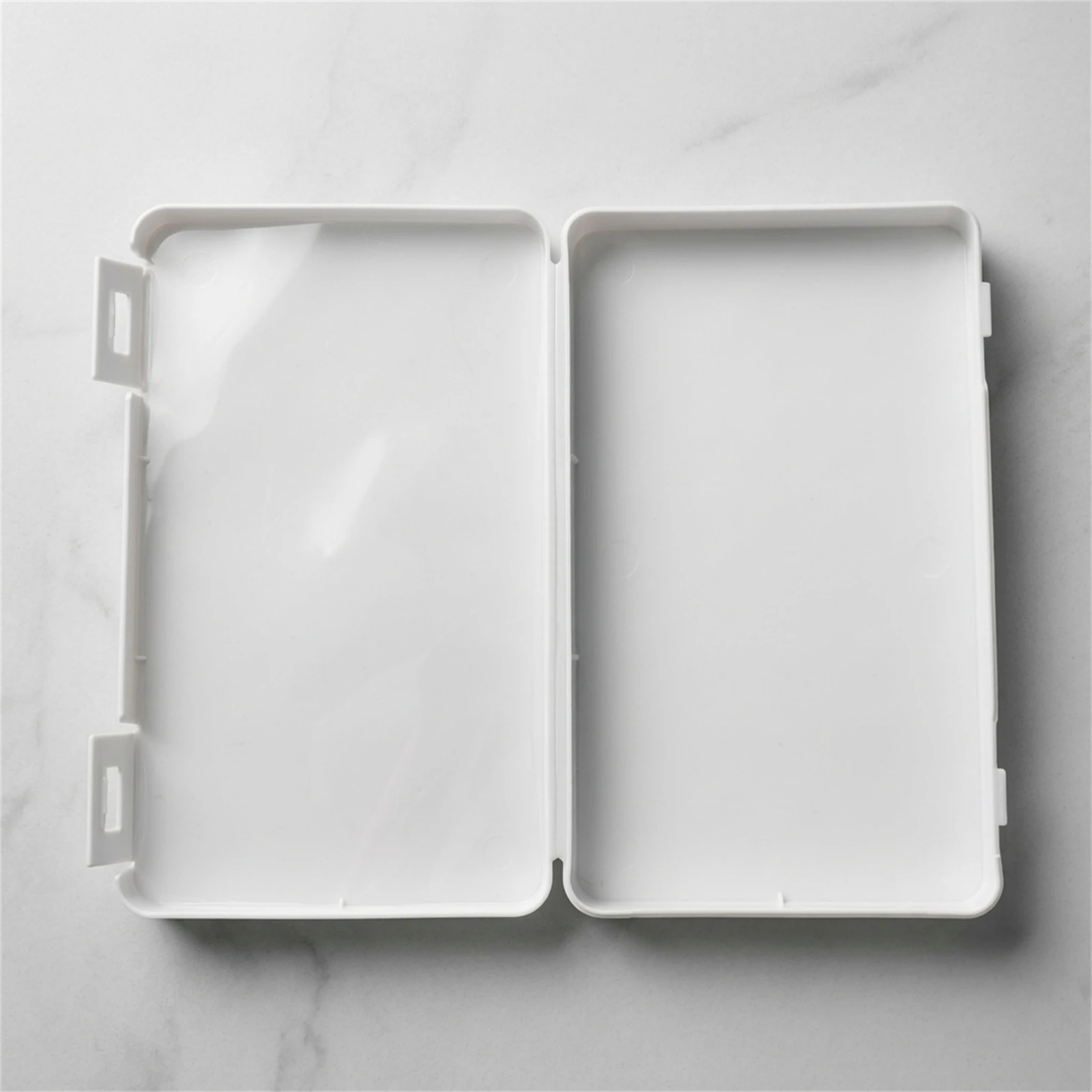 Travel-Ready Eyelash Organizer 32 Row Storage Case Portable ABS Plastic Lash Box for Makeup Artists Professional Beauty Kit