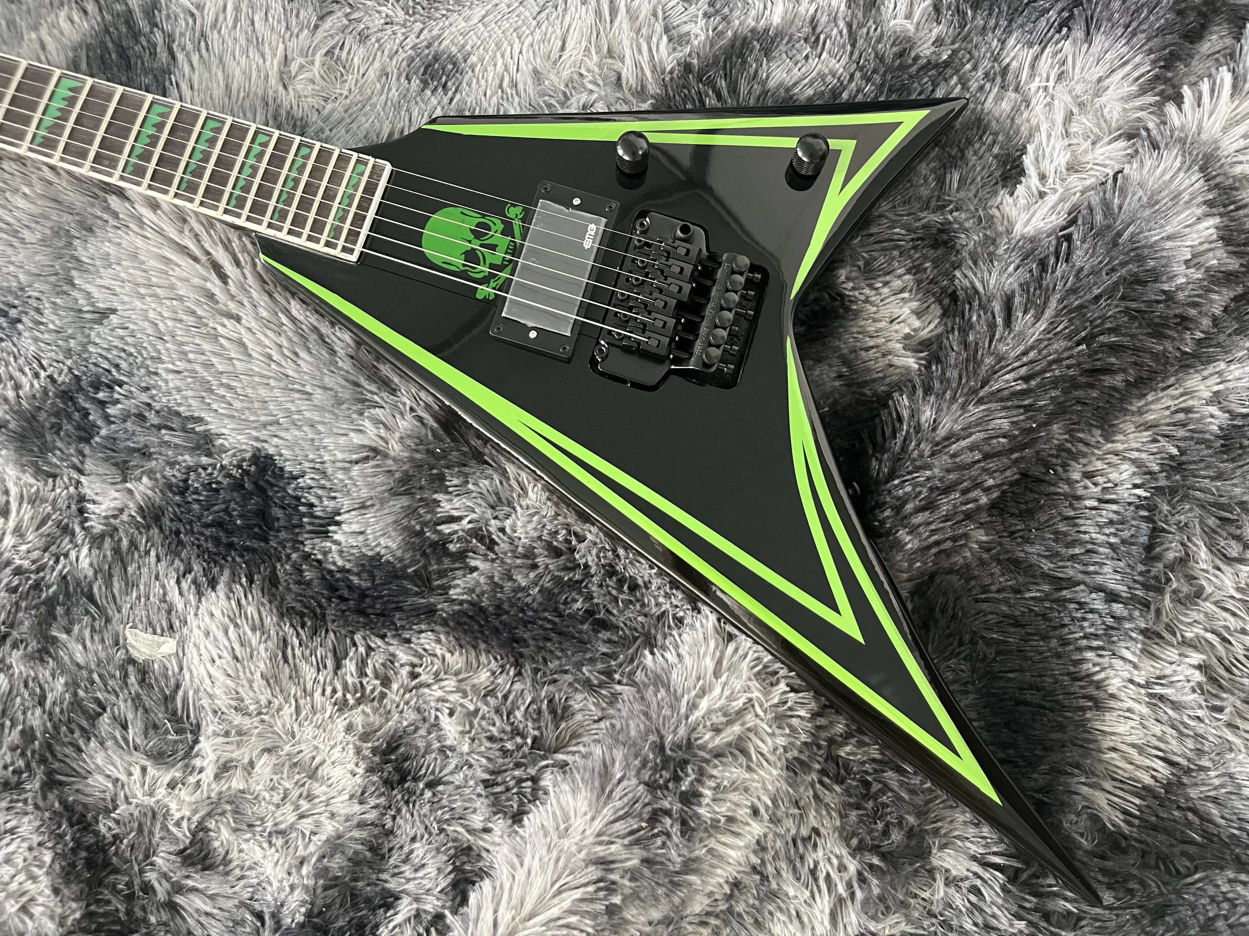 

Дуплексная система Tremolo с зеленой линией, 6 струн