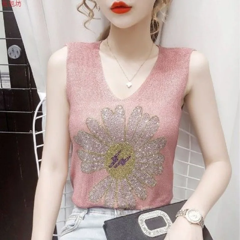 2023 New Summer Sexy Trend Hot Diamond Small Daisy V-neck Knitted Suspender Sleeveless Vest Casual Loose Fitting Women\'s T-shirt