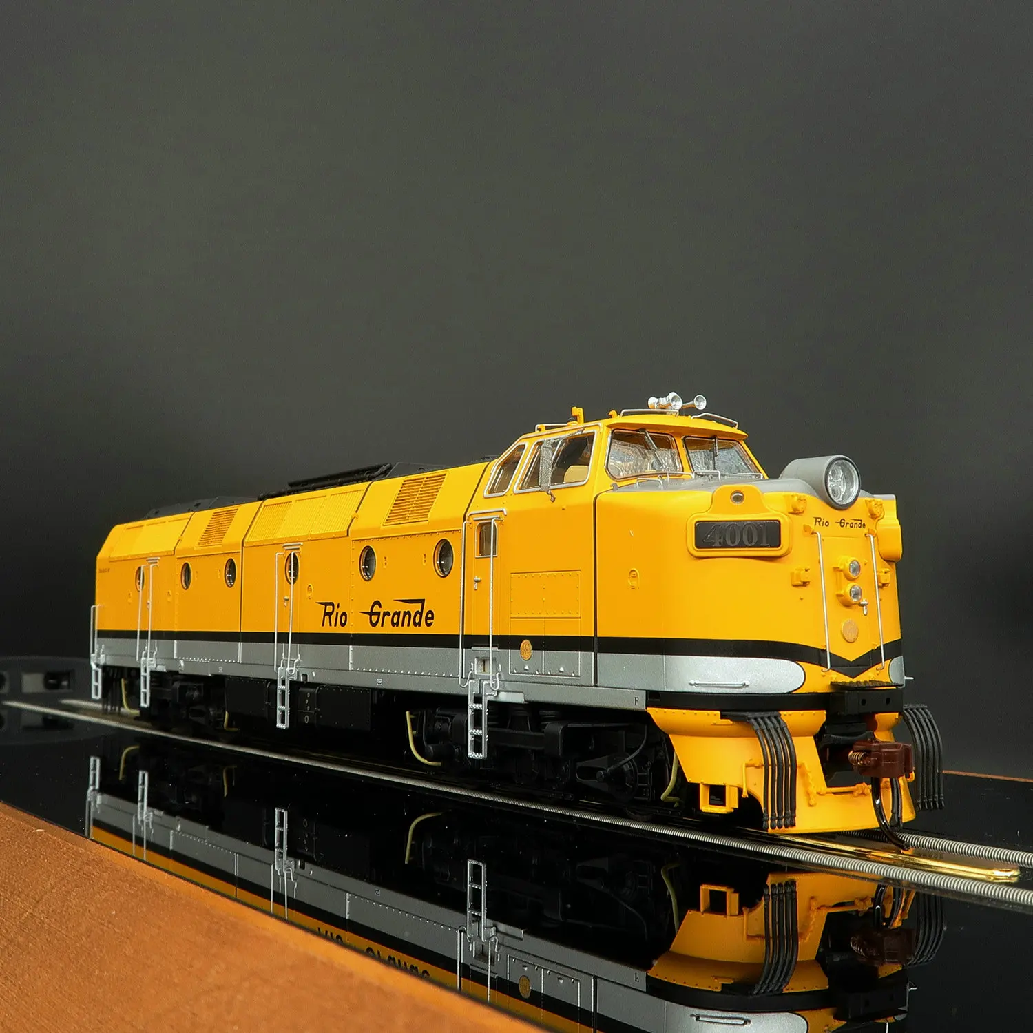 PIKO Train Model HO Type 1/87 97451-4-7 Rocky Mountain ML Digital Sound Internal Heat Locomotive 2 Optional Track Car Toys
