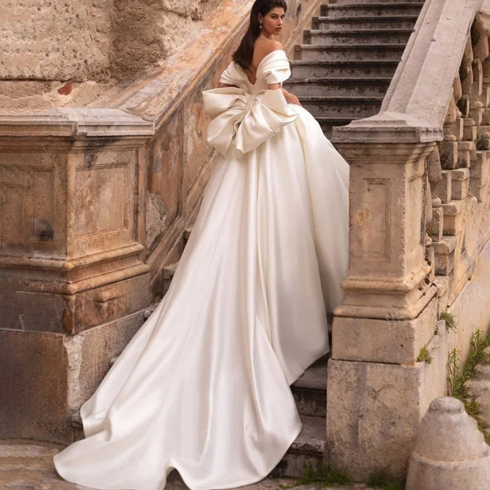 Abito da sposa di lusso personalizzato con fiocco a farfalla sul retro e spalle scoperte Abito da sposa con scollo a cuore e abito da ballo da sposa a trapezio
