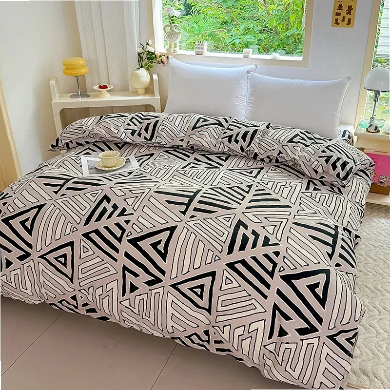 1PC Beige Geometric Triangle Print Duvet Cover, Black & White Pattern Bedding for Modern Minimalist Bedroom Decor