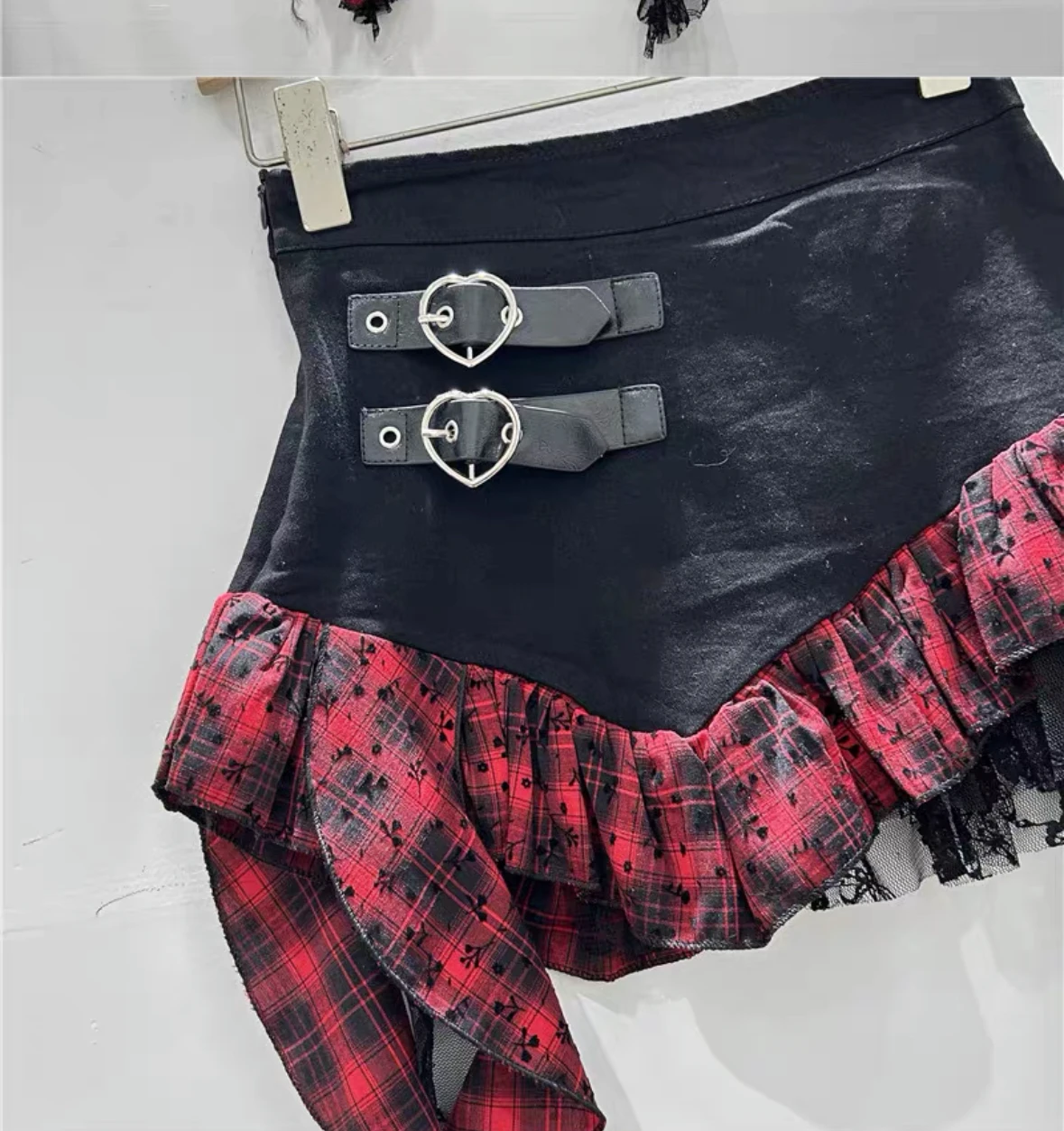2025 European and American Half length Skirt Irregular Grid Splicing Color Contrasting Lace Elastic Designer Short Skirt
